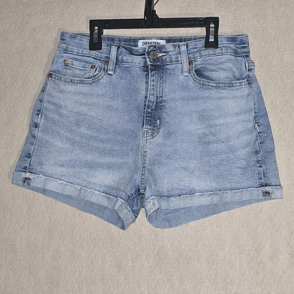 Denizen Levis Mom Shorts Womens Size 9, Rolled Up Hem, Light Wash Denim Jeans